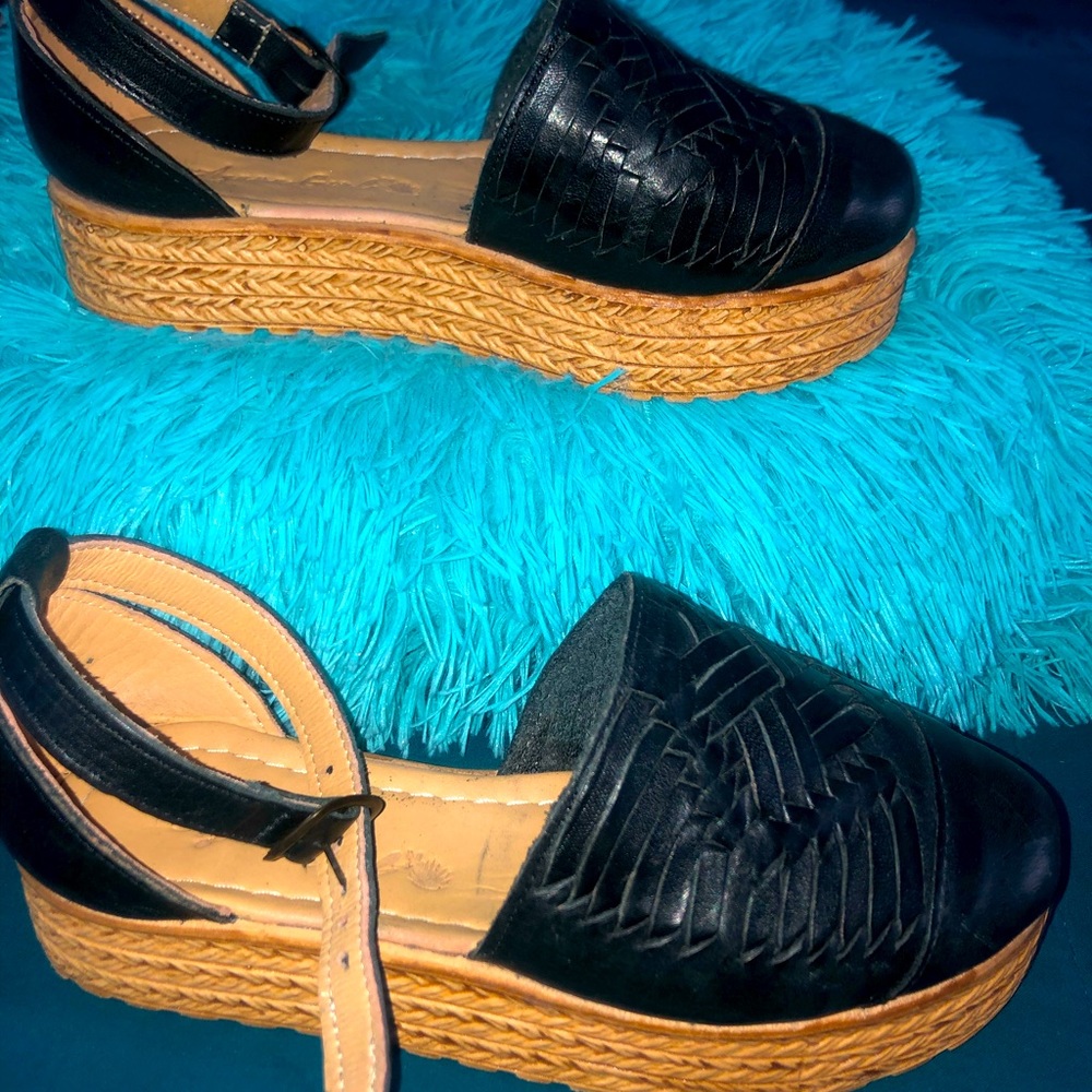 Lucero Huaraches black